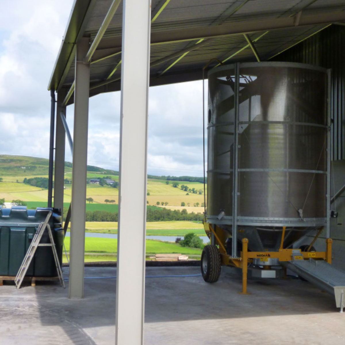 Grain drier with fields